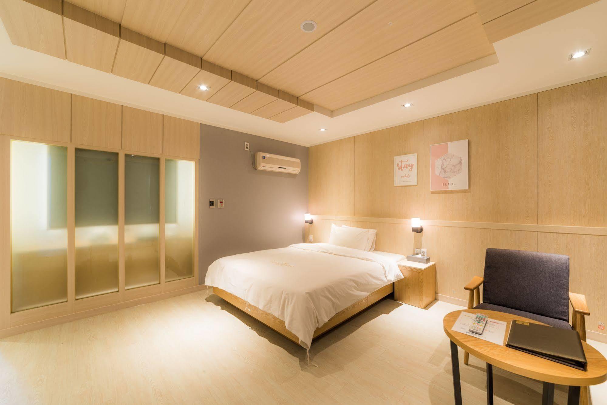 Reborn Suwon Silkroad Hotel Exterior foto