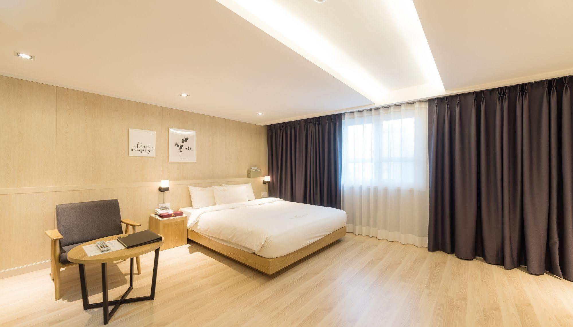 Reborn Suwon Silkroad Hotel Exterior foto