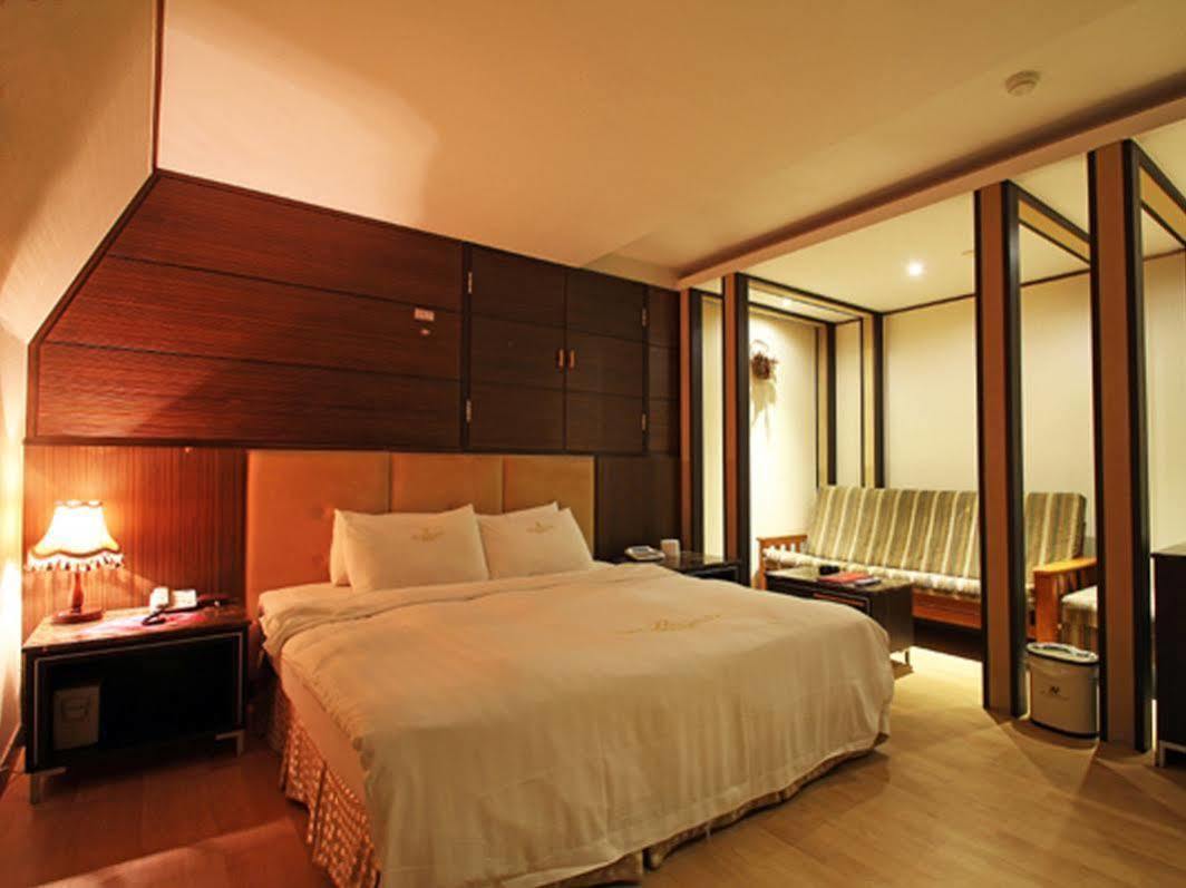Reborn Suwon Silkroad Hotel Exterior foto