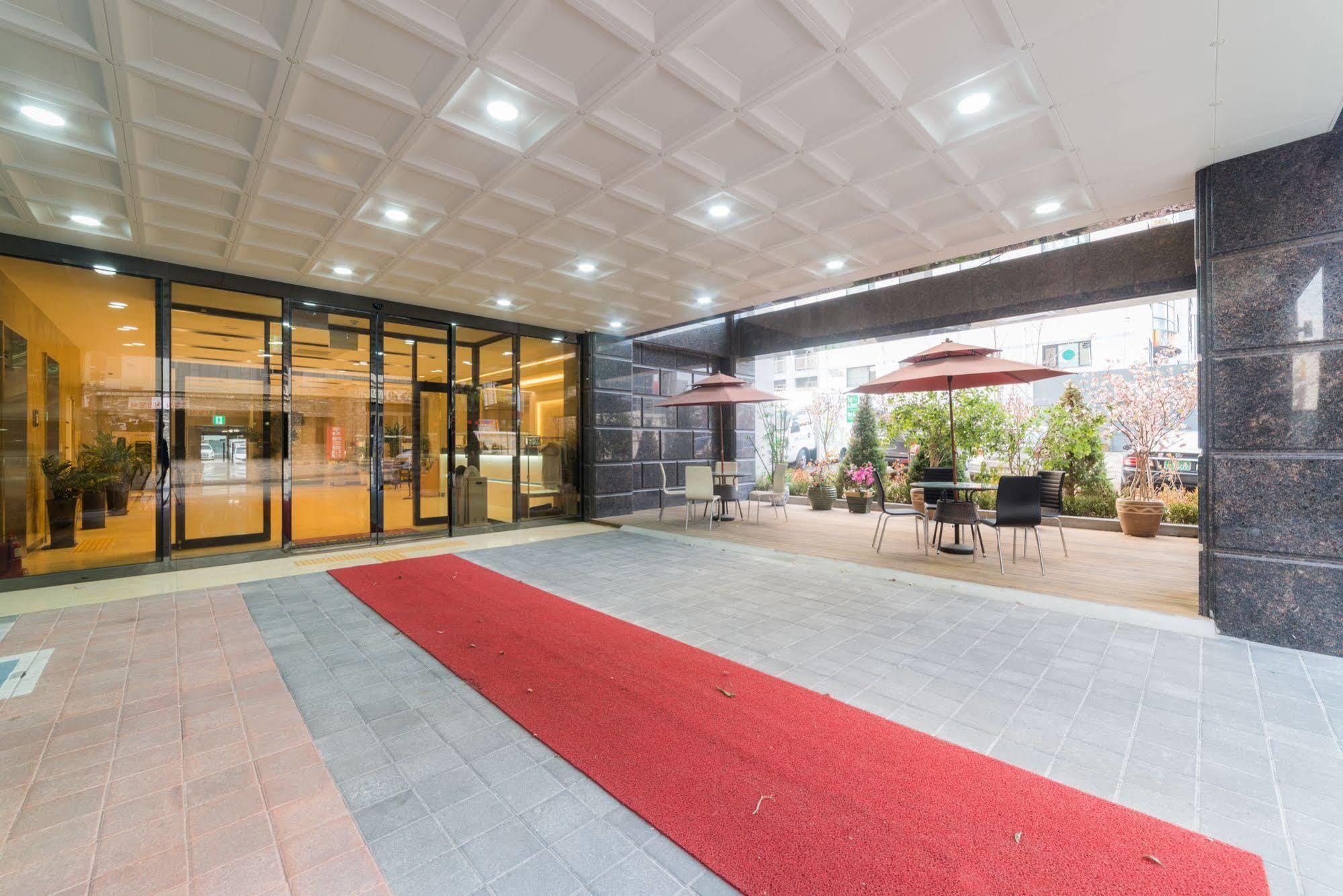 Reborn Suwon Silkroad Hotel Exterior foto