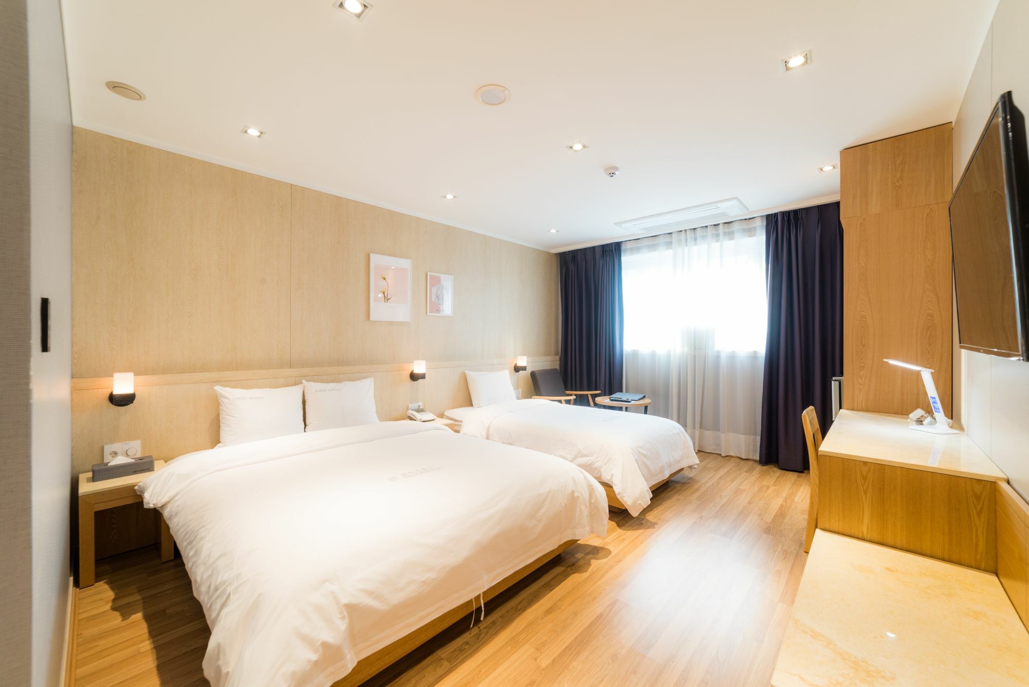 Reborn Suwon Silkroad Hotel Exterior foto
