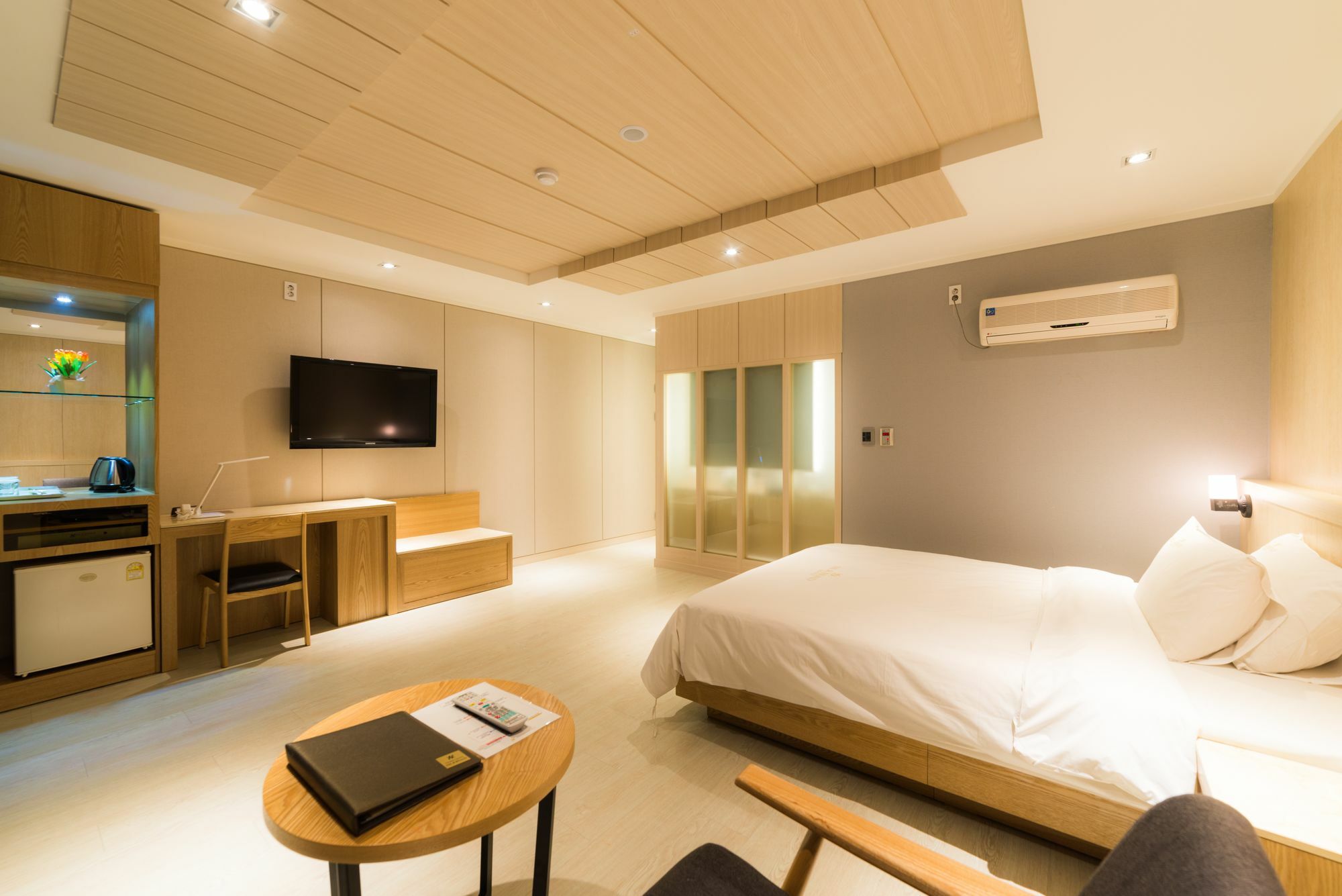 Reborn Suwon Silkroad Hotel Exterior foto
